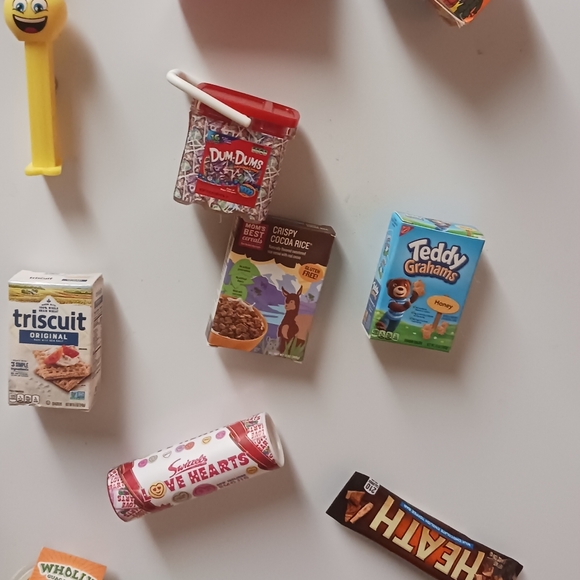 ONE, (RANDOMLY SELECTED) HAND-MADE, MINI-BRAND, REFRIGERATOR, MAGNET - Picture 3 of 10